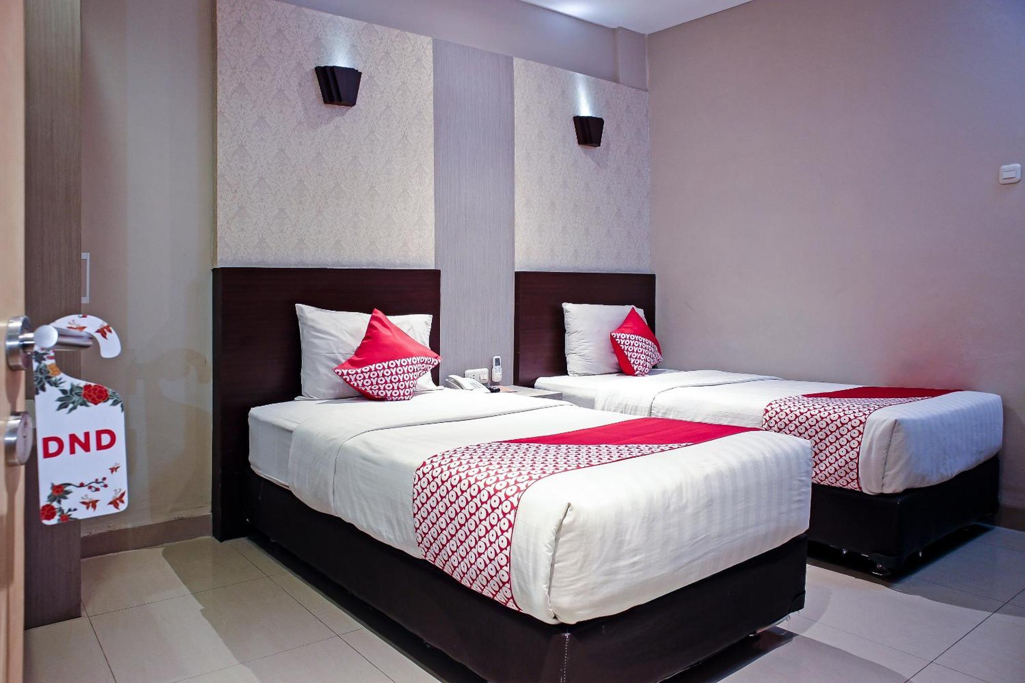 Oyo 1009 Hotel Bumi Malaya Medan Exterior photo